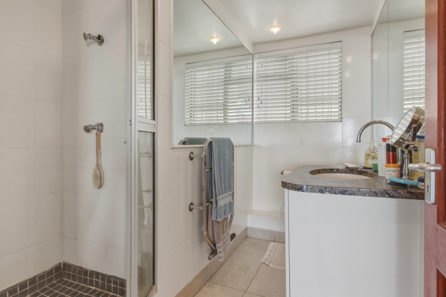 3 Bedroom Property for Sale in Sea Point Western Cape